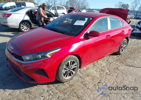 2024 Kia Forte Lxs z USA, uszkodzony, nr VIN 3KPF24AD5RE704535